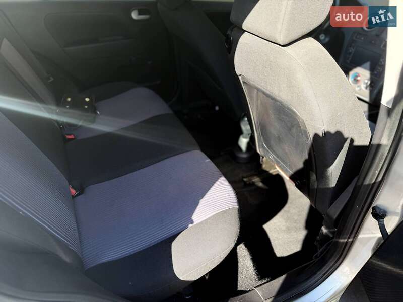 Хетчбек Ford Fusion 2009 в Рівному