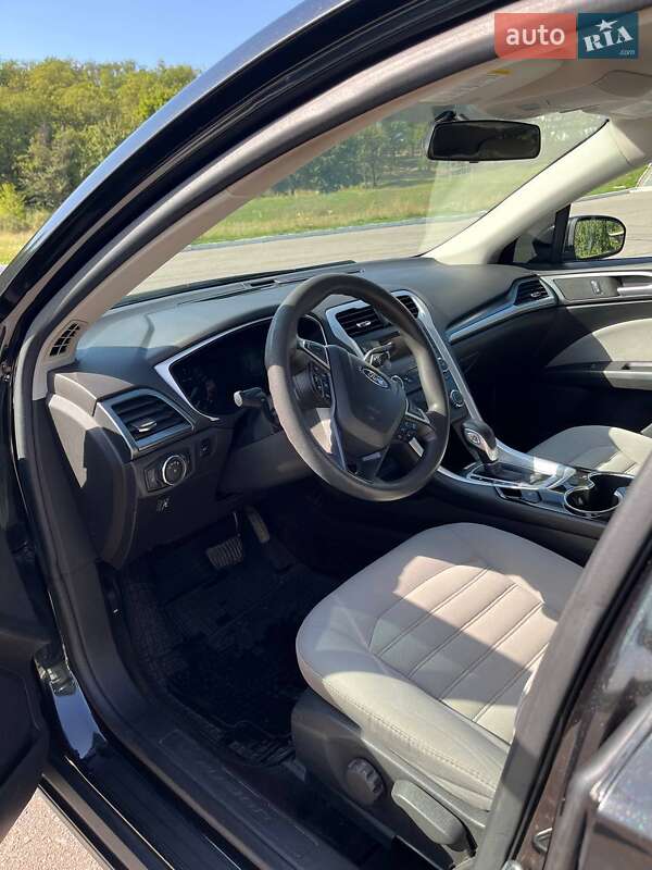 Седан Ford Fusion 2014 в Пересечном