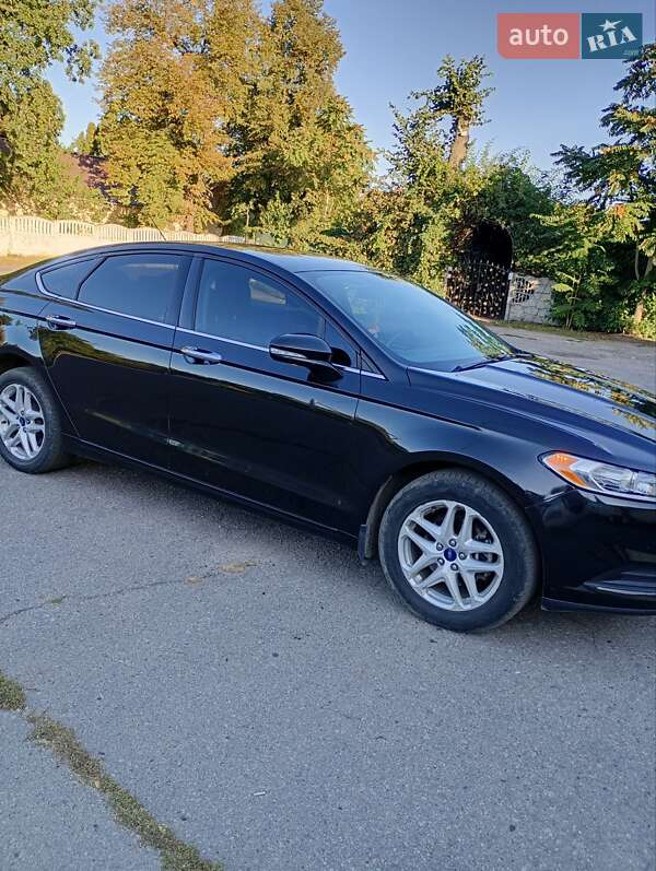 Седан Ford Fusion 2013 в Глобиному