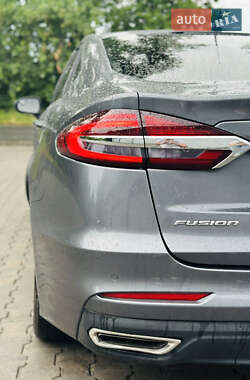 Седан Ford Fusion 2019 в 