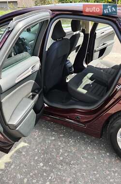 Седан Ford Fusion 2016 в 