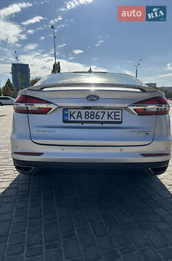Седан Ford Fusion 2018 в 