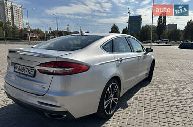 Седан Ford Fusion 2018 в 
