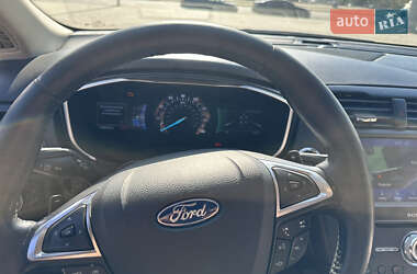 Седан Ford Fusion 2018 в 