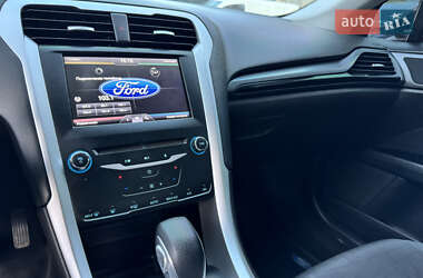 Седан Ford Fusion 2013 в 