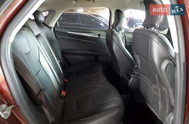Седан Ford Fusion 2016 в 