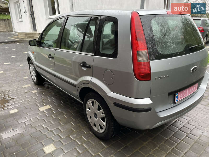 Хэтчбек Ford Fusion 2005 в Косове