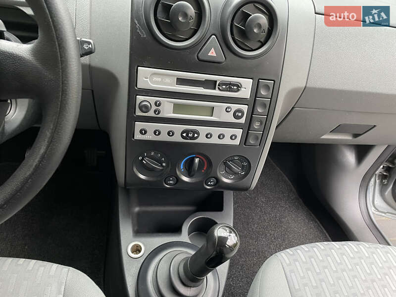 Хэтчбек Ford Fusion 2005 в Косове