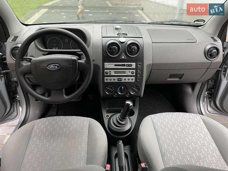 Хэтчбек Ford Fusion 2005 в Косове