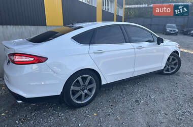 Седан Ford Fusion 2015 в 