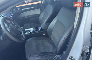 Седан Ford Fusion 2015 в 