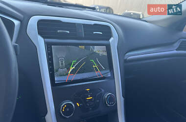 Седан Ford Fusion 2015 в 