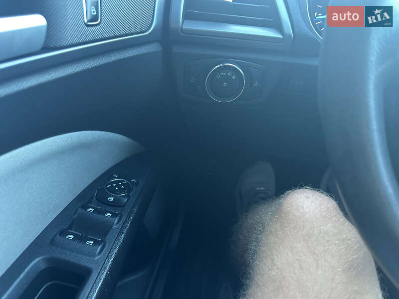 Седан Ford Fusion 2015 в Ніжині