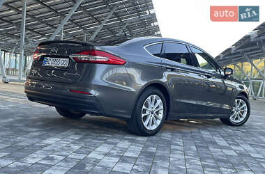 Седан Ford Fusion 2018 в 
