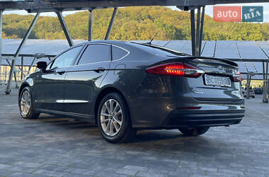 Седан Ford Fusion 2018 в 