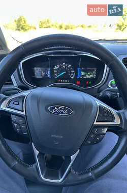 Седан Ford Fusion 2017 в 