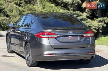 Седан Ford Fusion 2018 в 