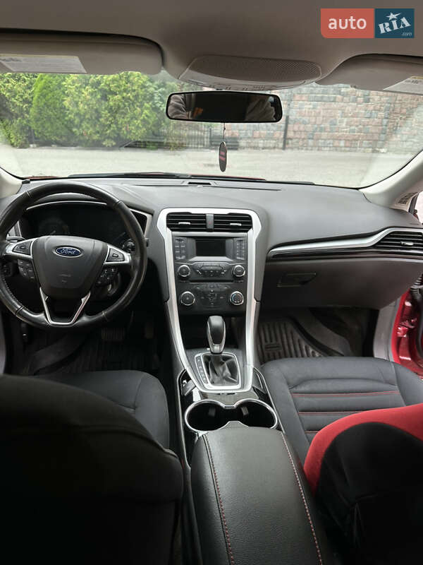 Седан Ford Fusion 2015 в Львові