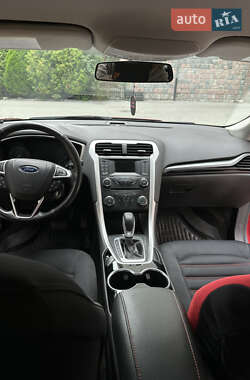 Седан Ford Fusion 2015 в 
