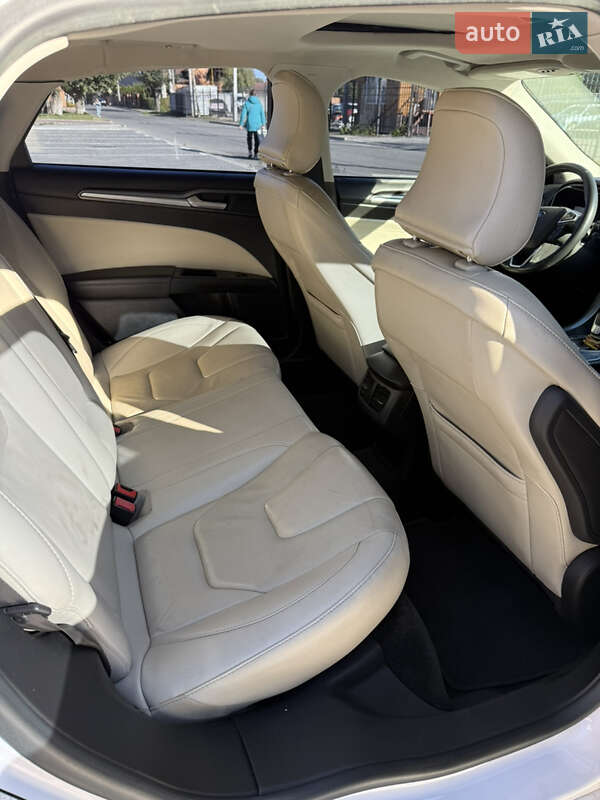 Седан Ford Fusion 2015 в Олександрії