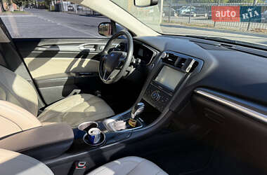 Седан Ford Fusion 2015 в Александрие