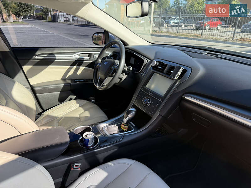 Седан Ford Fusion 2015 в Олександрії