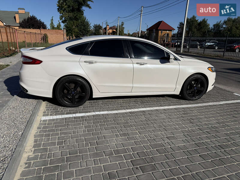 Седан Ford Fusion 2015 в Олександрії
