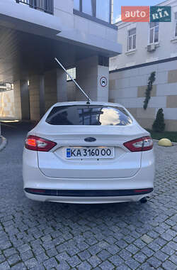 Седан Ford Fusion 2014 в 