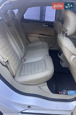Седан Ford Fusion 2014 в 