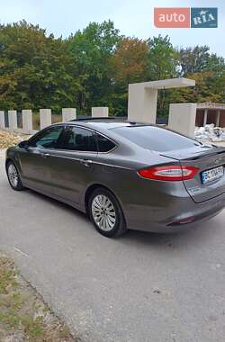 Седан Ford Fusion 2013 в 