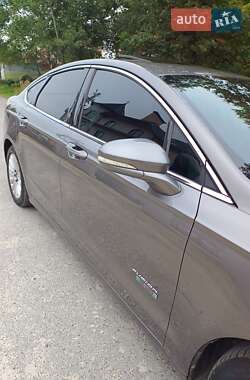 Седан Ford Fusion 2013 в 