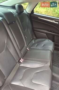 Седан Ford Fusion 2013 в 