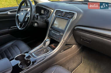 Седан Ford Fusion 2013 в 