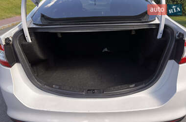 Седан Ford Fusion 2013 в 