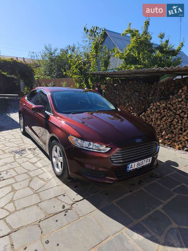 Седан Ford Fusion 2015 в 