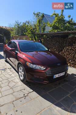 Седан Ford Fusion 2015 в 