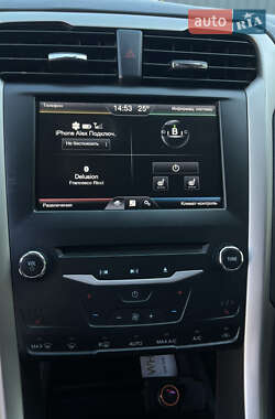 Седан Ford Fusion 2015 в 