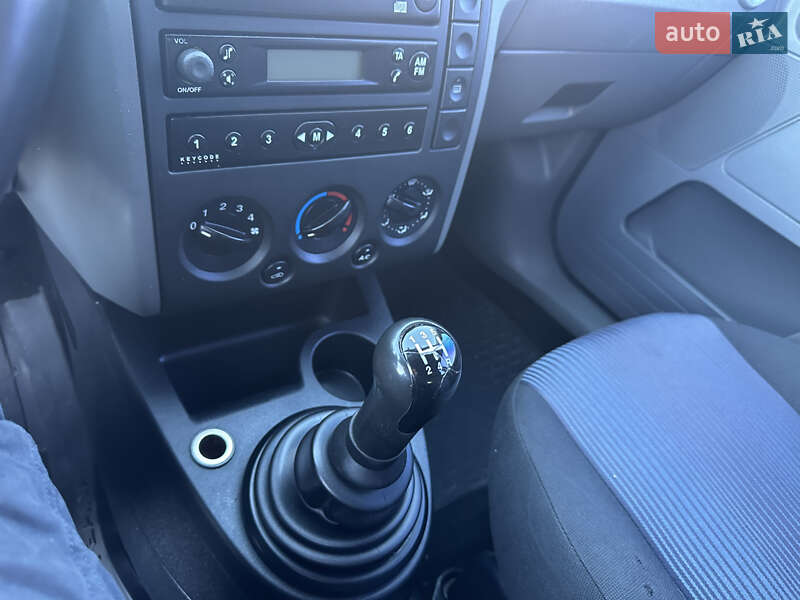 Хэтчбек Ford Fusion 2003 в Нежине