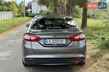 Седан Ford Fusion 2013 в 