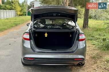 Седан Ford Fusion 2013 в 