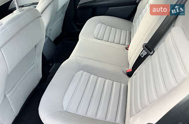 Седан Ford Fusion 2017 в 