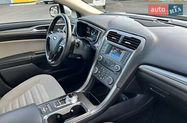 Седан Ford Fusion 2017 в 