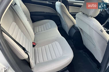 Седан Ford Fusion 2017 в 