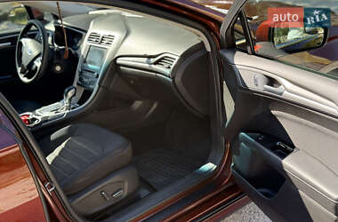 Седан Ford Fusion 2016 в 