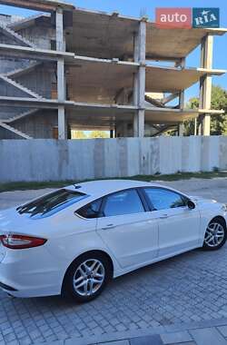 Седан Ford Fusion 2015 в 