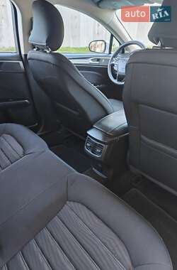 Седан Ford Fusion 2015 в 