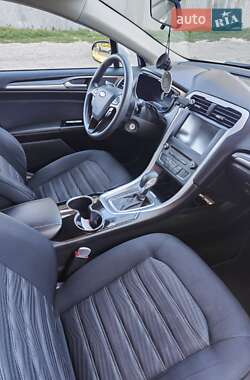 Седан Ford Fusion 2015 в 