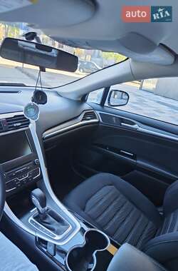 Седан Ford Fusion 2015 в 