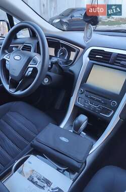 Седан Ford Fusion 2015 в 
