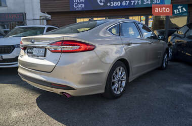 Седан Ford Fusion 2016 в 